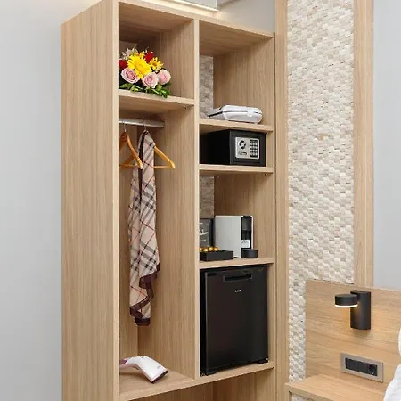 Metropolitan Pearl Boutique Hriszí Aktí Haniá